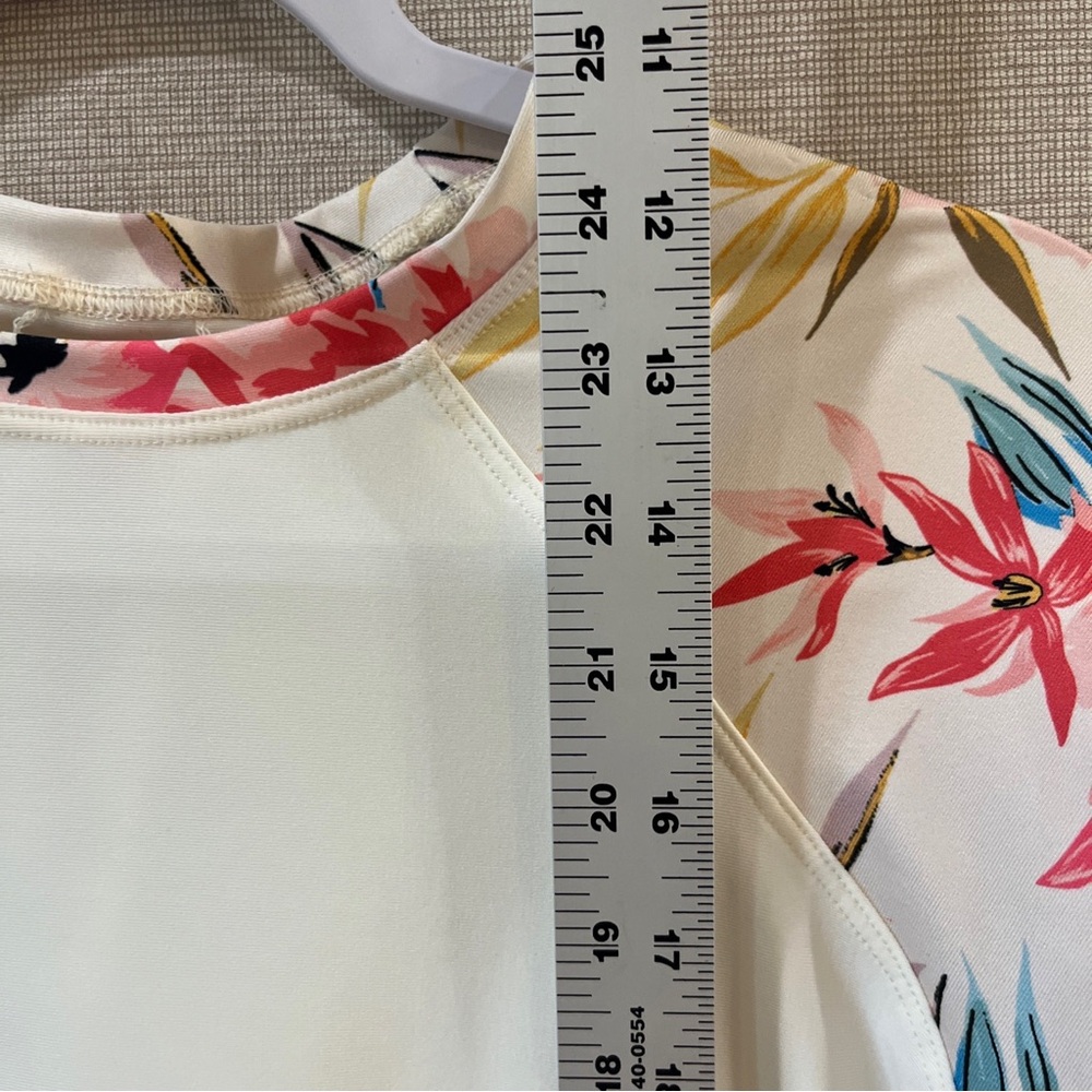 Billabong Women's Tropical Floral Long Sleeve Rashguard Surf Shirt Tee in XLarge - Picture 10 of 13